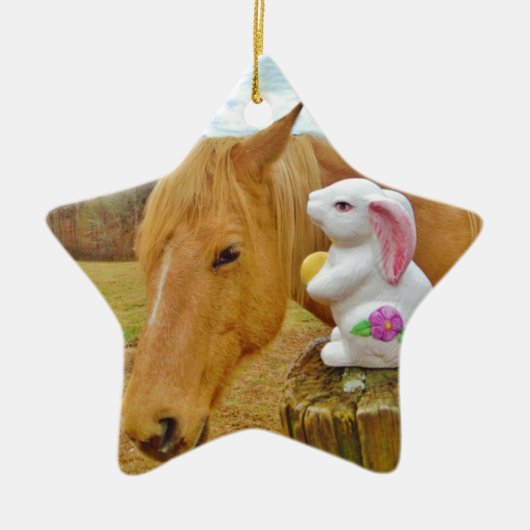 Wit konijn en blond geel paard keramisch ornament (Voorkant)