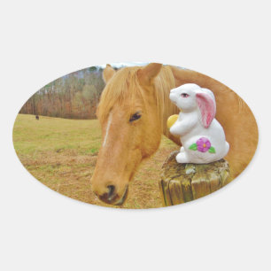 Wit konijn en blond geel paard ovale sticker