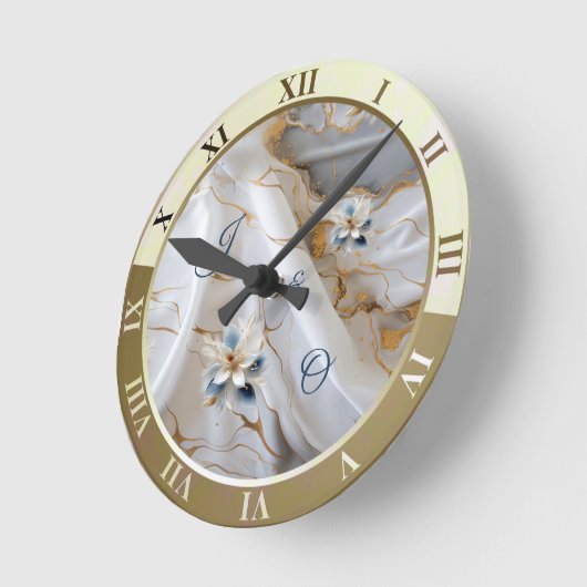 Wit & lichtblauw Zijdeachtige Bloemen op een Zijde Ronde Klok (Hoek)