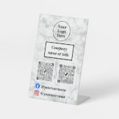 Wit marmer reclamebord met voetstuk (Voorkant)