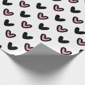 Wit met roze en zwarte harten cadeaupapier (Hoek)