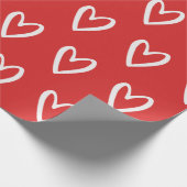 Wit op rood handgetekende harten cadeaupapier (Hoek)