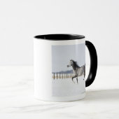 wit paard in de winter mok (Voorkant rechts)