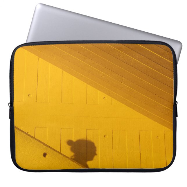 Wit plastic paneel laptop sleeve (Voorkant)