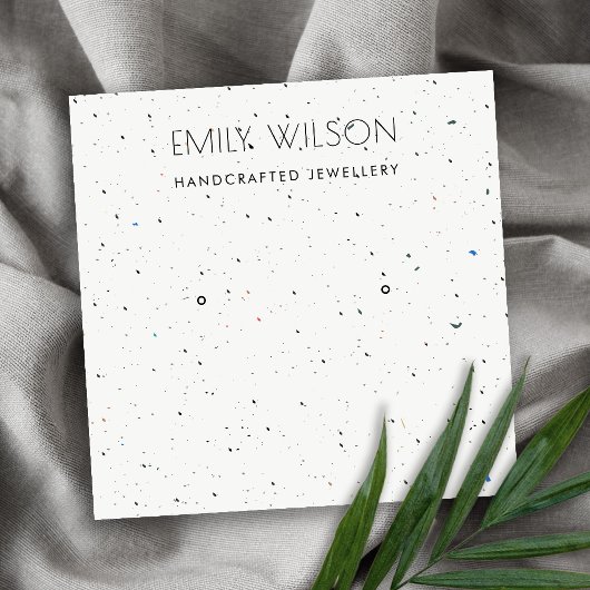 WIT TERRAZZO-TEXTURE STUD EARRING DISPLAY LOGO VIERKANTE VISITEKAARTJE