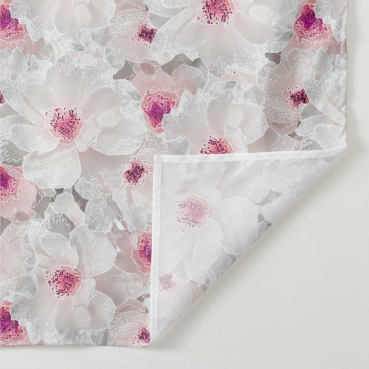 Wit-witte en roze floraal wandkleed (Detail)