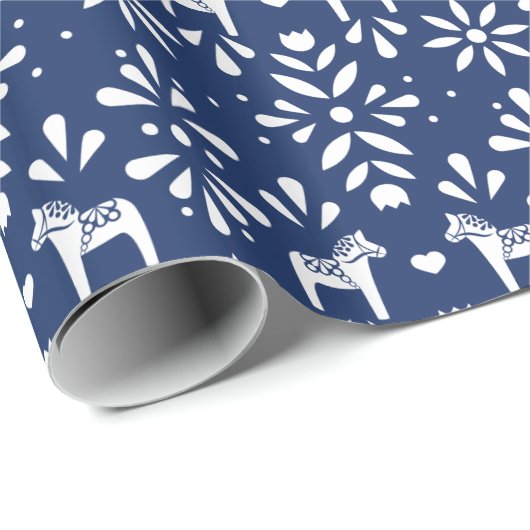 Wit Zweeds Dala Paard op Navy Blue Holiday Cadeaupapier (Rol Hoek)