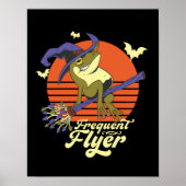 Witch Frog Frequent Flyer Riding Broom Halloween Poster (Voorkant)