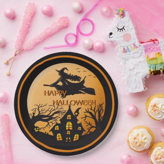 Witch on Broom Spooky Halloween House Trees Papieren Bordje (Feest)