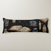 Witchcraft Potion Pattern – Halloween Magic Lichaamskussen (Voorkant)