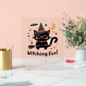Witching Fun Zwarte Kat met Bezem – Schattigee Hal Acryl Bord (Huwelijk)