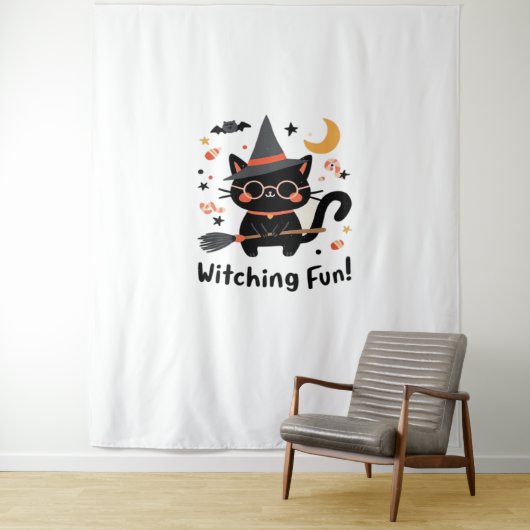 Witching Fun Zwarte Kat met Bezem – Schattigee Hal Wandkleed (In situ)