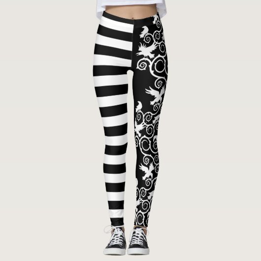 Witchy Striped Gothic Ravens and Thorns Leggings (Voorkant)