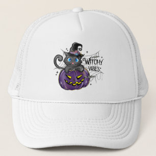 Witchy Vibes: Zwarte kat op de Paarse Jack-O-Lante Trucker Pet