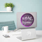 Witchy Woman sticker (Laptop op bureau)