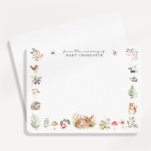 Witte achtergrond, bosrijke kraamkamer briefkaart, aankondiging