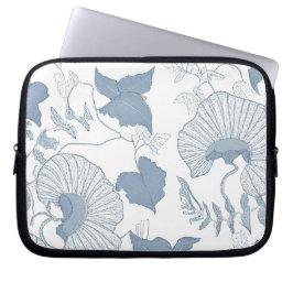 Witte achtergrond Delicate Blauwe Japanse Bloemen Laptop Sleeve