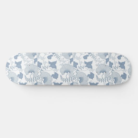 Witte achtergrond Delicate Blauwe Japanse Bloemen Skateboard (Horizontaal)
