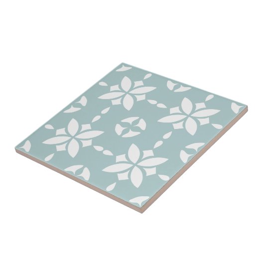 Witte bloem betegeld patroon op salie tegeltje (Zijkant)