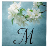 Witte bloem op Blue Sky Monogram Display Tegel Tegeltje (Voorkant)