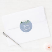 Witte Bloem Stoffig Blauw Bruiloft Ronde Sticker (Envelop)