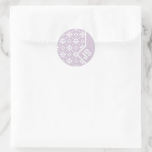 Witte Bloem Tegelpatroon op Roze Rand Monogram Ronde Sticker