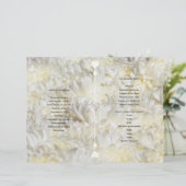 Witte Bloemen Gevouwen Huwelijksprogramma sjabloon (Staand voorkant)