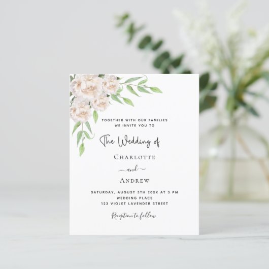 Witte bloemen groen budget bruiloft uitnodiging (Staand voorkant)