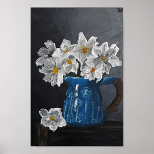 Witte bloemen in een blauw pitcher poster