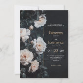 Witte bloemen in een sombere stemming zwart trouwk kaart (Voorkant)