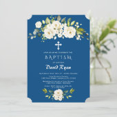 Witte Bloemen Klassieke Blauwe Jongensdoop Kaart (Staand voorkant)