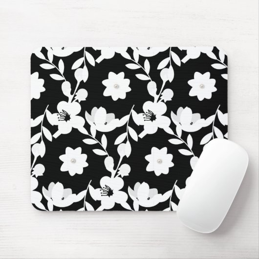 Witte bloemen met parels op zwart muismat (Met muis)