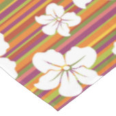 Witte bloemen op een gestreepte achtergrond tafelkleed (Gekanteld)