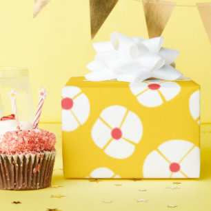 Witte bloemen op goud cadeaupapier