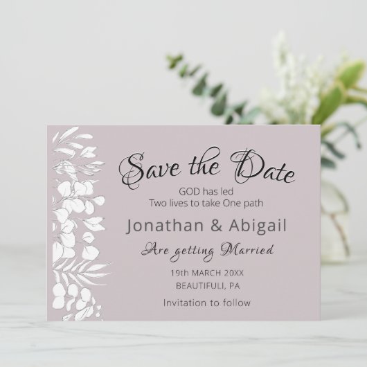 Witte Bloemen op Lavendel Inspirerend bruiloft Save The Date (Staand voorkant)