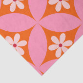 Witte bloemen op midden eeuw roze cirkels patroon tissuepapier (Detail)