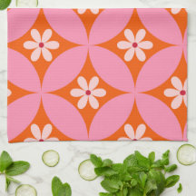 Witte bloemen op roze cirkels patroon uit het midd