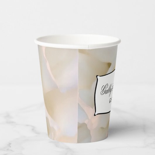 Witte bloemige anjer huwelijks papieren bekers (Rechts)