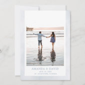 Witte bloemige orchidee & stoffig blauwe koraalstr save the date (Achterkant)