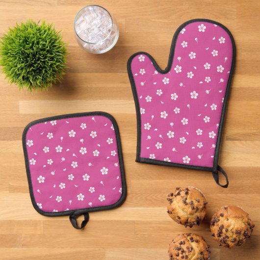 Witte bloesems op Hot Pink Ovenwant & Pannenlap Set (Top down)