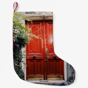 WITTE BOUWEN MET GESLOTEN RODE WOODEN DEUR KLEINE KERSTSOK