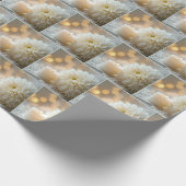 Witte bruiloft Chrysanthemum en kaars Cadeaupapier (Hoek)