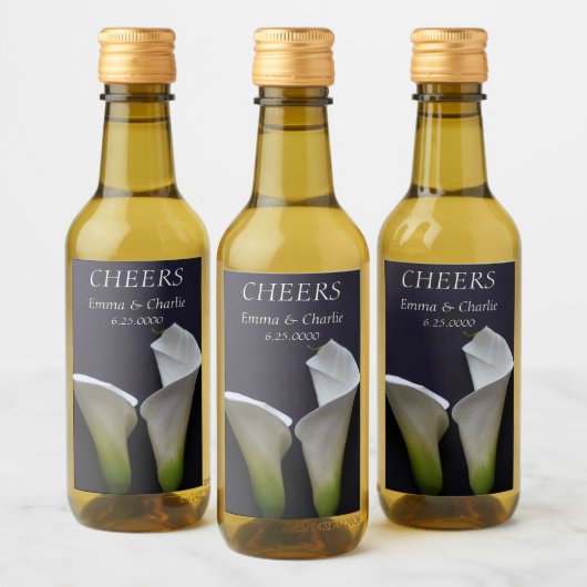 Witte calla leugens op zwarte bruiloft wijn etiket (Flessen)