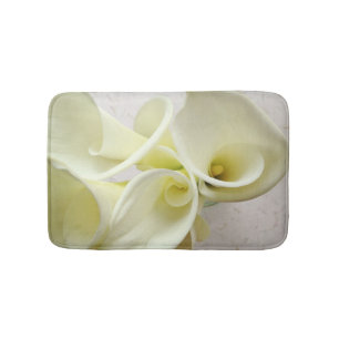 Witte calla lilies van bovenaf badmat