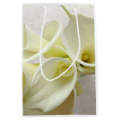 Witte calla lilies van bovenaf medium cadeauzakje (Voorkant)