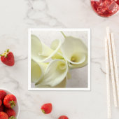 Witte calla lilies van bovenaf servetten (Insitu)