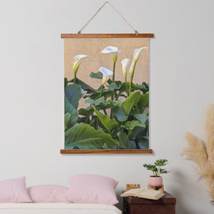 Witte Calla's en Bladerrijk Bloemstuk Hangend Wandkleed