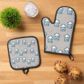 Witte chef-petten op grijs ovenwant & pannenlap set (Top down)