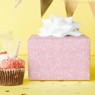 Witte cirkels op roze cadeaupapier