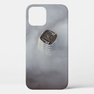 WITTE CONCRETE BOUW DIE DOOR CLOUDS WORDT OMGEZET iPhone 12 HOESJE